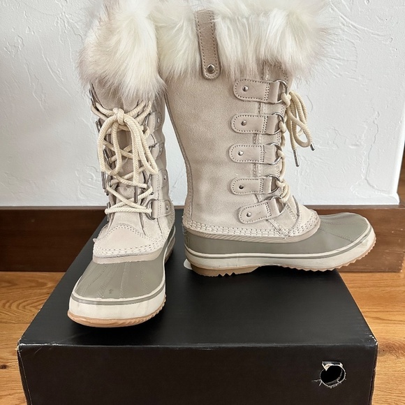 LIKE NEW JOAN OF ARCTIC™ WOMEN'S WATERPROOF BOOT - Picture 3 of 7